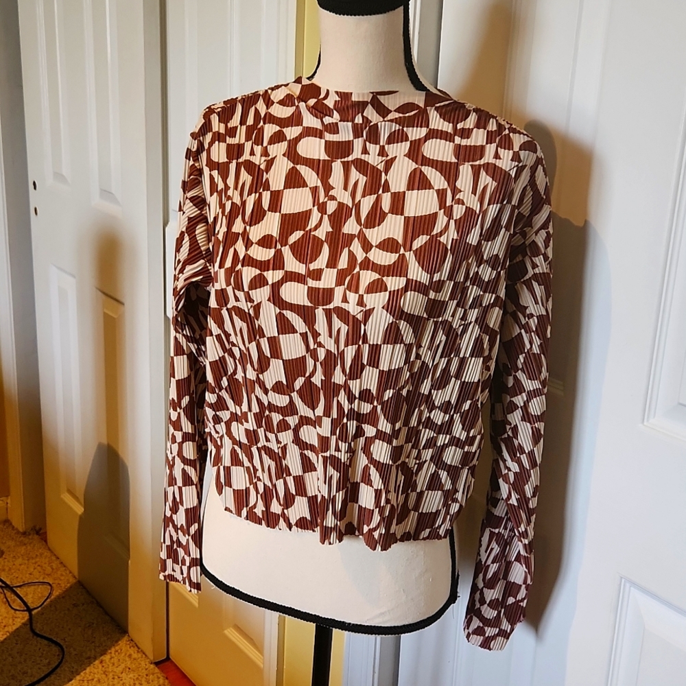 Plisse top in brown circle print size XS